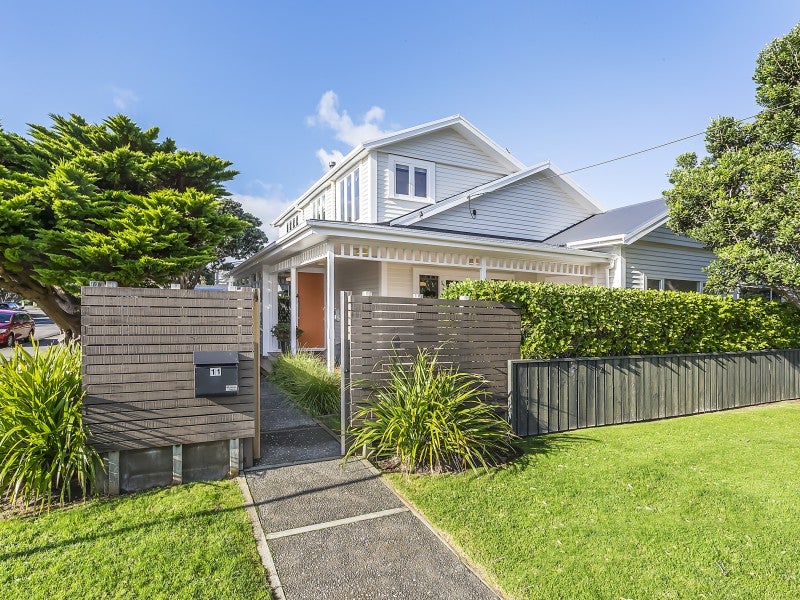 11 Mantell Street, Seatoun, Wellington - Carousel 1