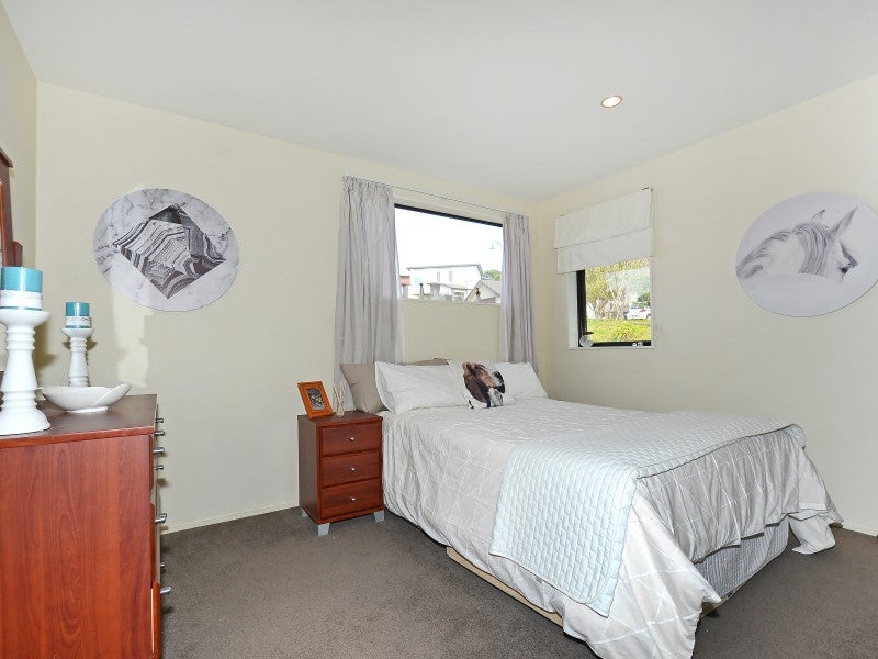 1 Meadowbank Drive, Belmont, Lower Hutt - Carousel 20