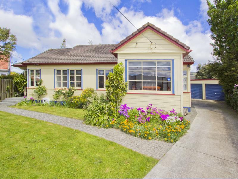 11 Avery Grove, Boulcott, Lower Hutt - Carousel 1