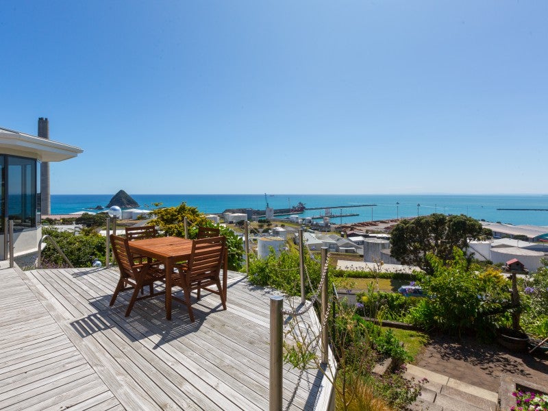 27 Findlay Street, Moturoa, New Plymouth - Carousel 1