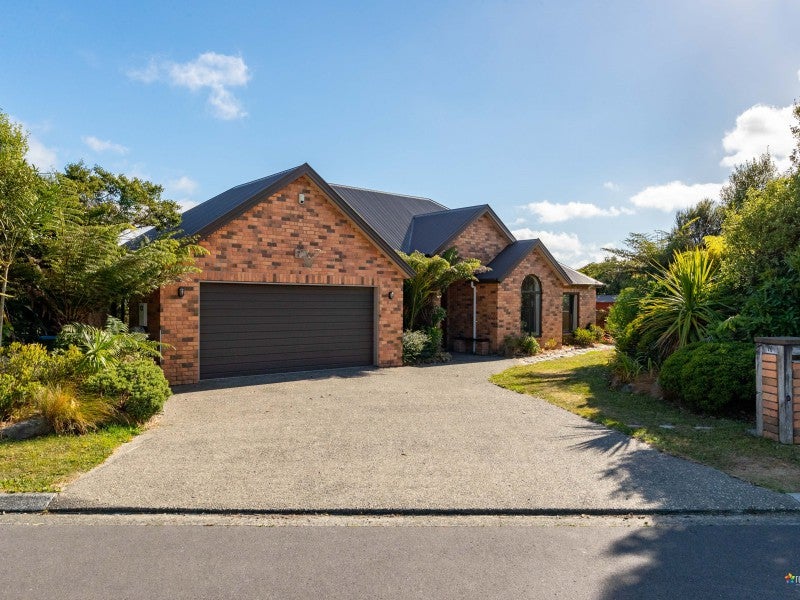 70 Mount Marua Way, Timberlea, Upper Hutt - Carousel 2
