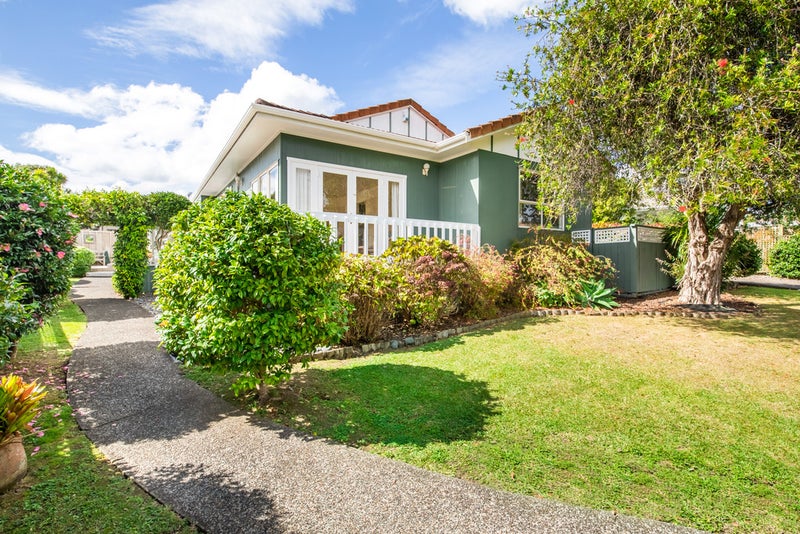 1/4 Cleve Road, Green Bay, Auckland - Carousel 1
