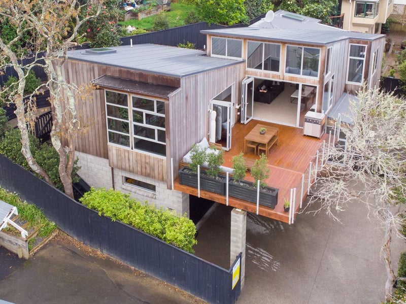 21C Ngatoto Street, Khandallah, Wellington - Carousel 1