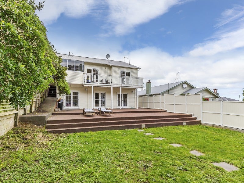 12 Hohiria Road, Hataitai, Wellington - Carousel 1