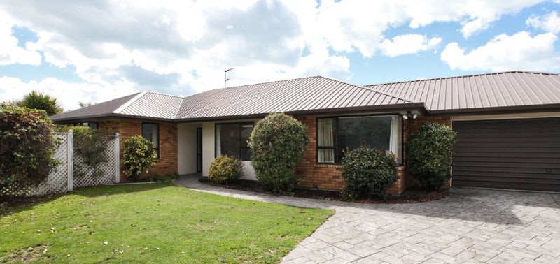 2 Beauford Place, Parklands, Christchurch - Carousel 1