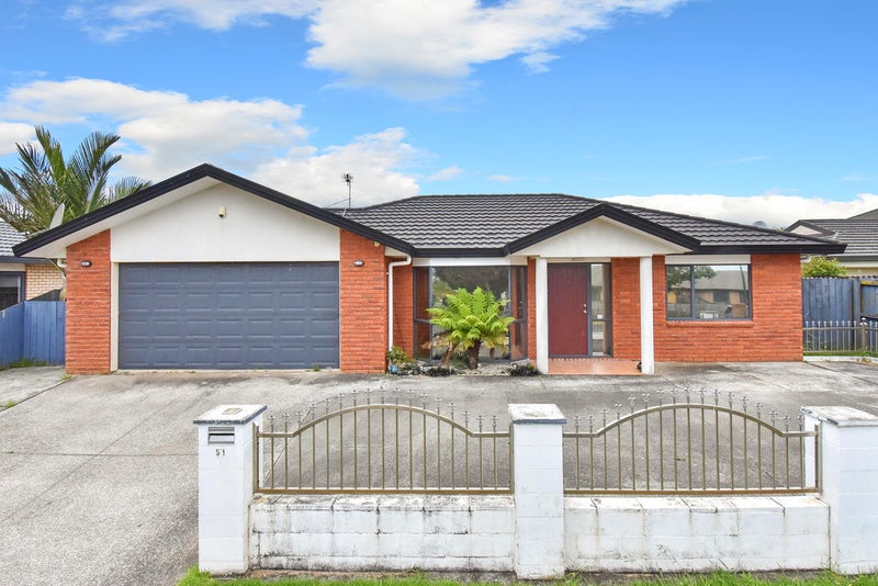 51 Crossandra Drive, Mangere, Auckland - Carousel 1