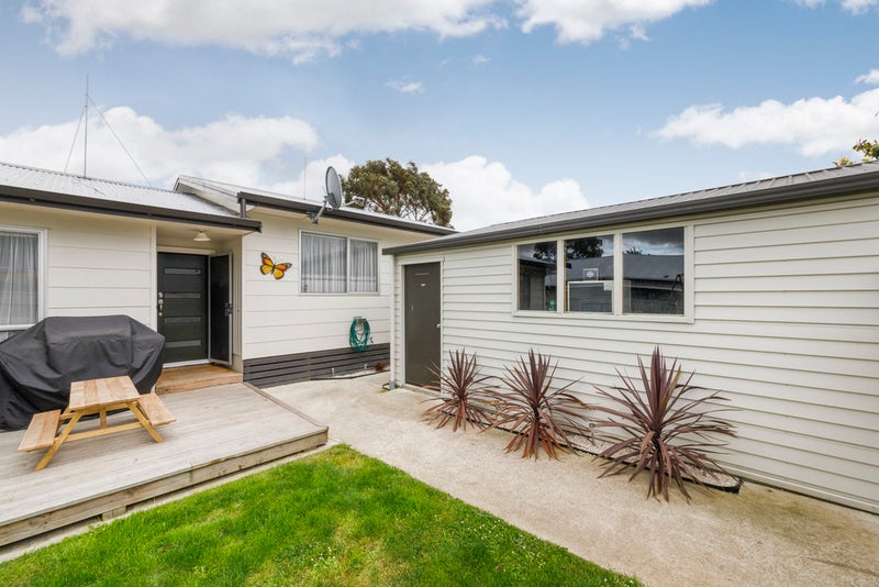 8 Kaimanawa Street, Kelvin Grove, Palmerston North - Carousel 2