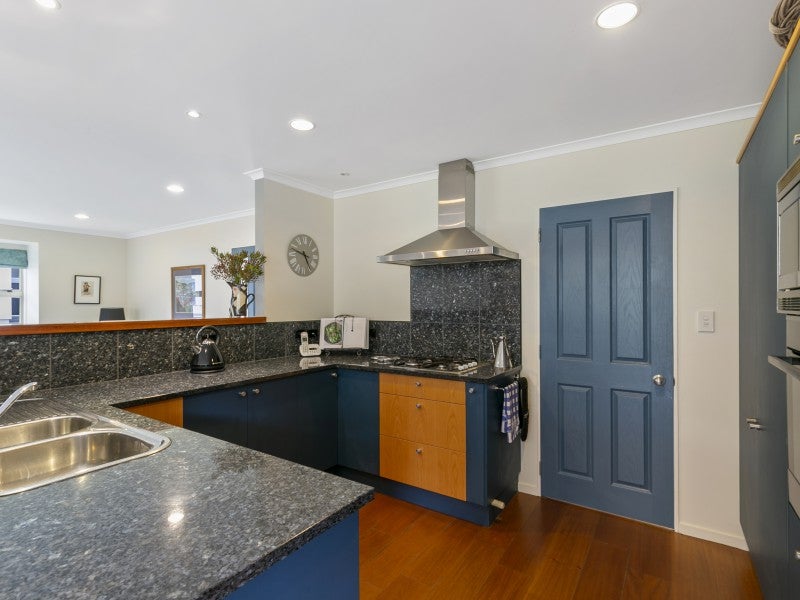 5 Forsyth Grove, Brooklyn, Wellington - Carousel 2
