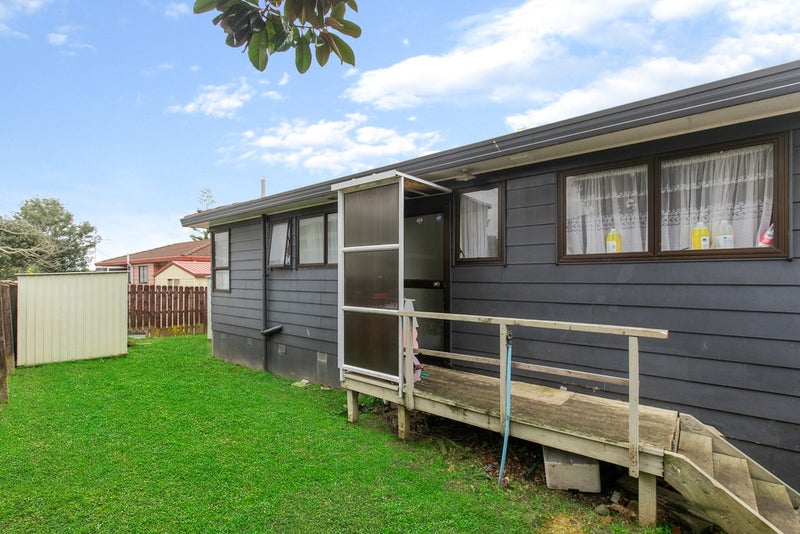 2/9 Etherton Drive, Weymouth, Auckland - Carousel 2