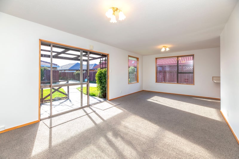 2/83 Middlepark Road, Sockburn, Christchurch - Carousel 2