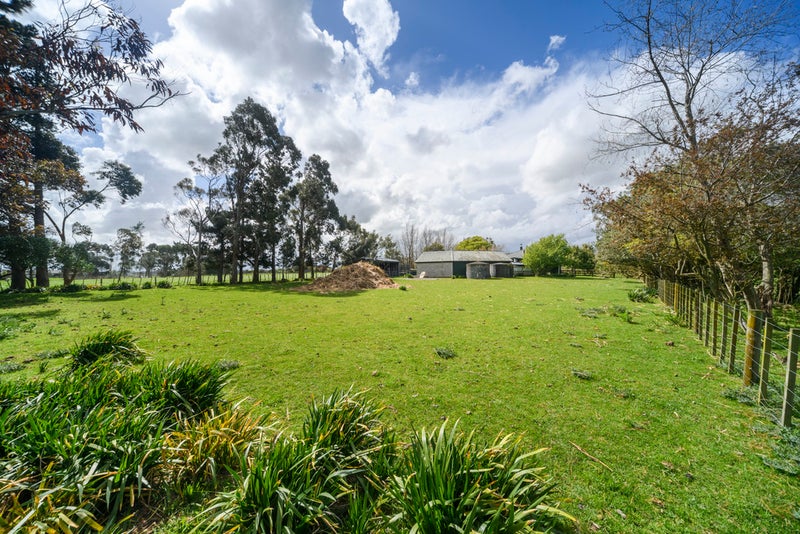 803 Roberts Line, Bunnythorpe, Palmerston North - Carousel 19