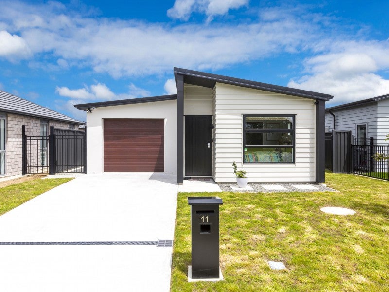11 Pattullo Crescent, Wallaceville, Upper Hutt - Carousel 1