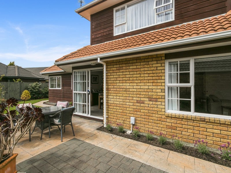 9/16 Richmond Grove, Woburn, Lower Hutt - Carousel 19