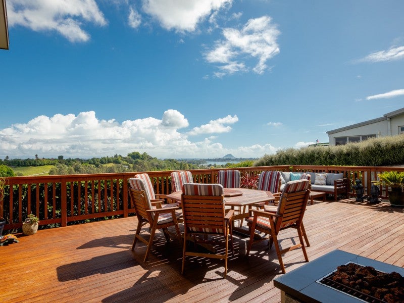19 Estuary View Road, Welcome Bay, Tauranga - Carousel 2
