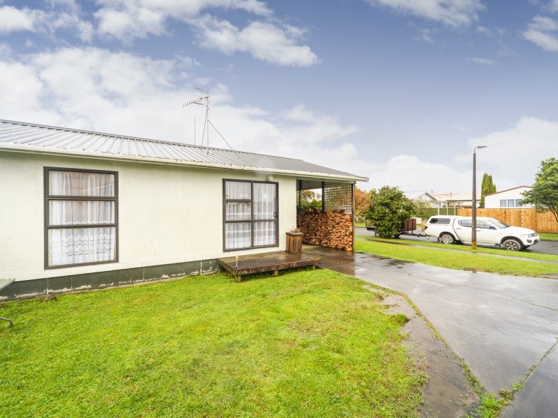 37 Chatsworth Place, Highbury, Palmerston North - Carousel 2