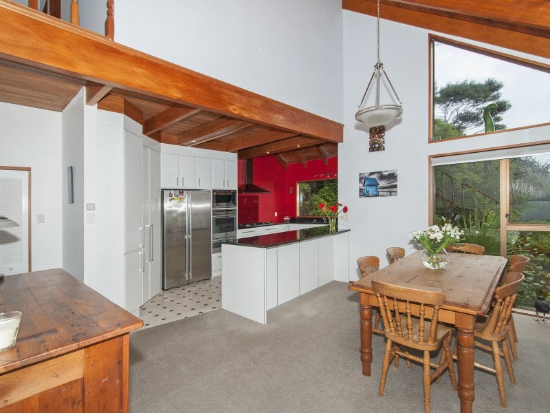 7 Whiorau Grove, Lowry Bay, Lower Hutt - Carousel 2