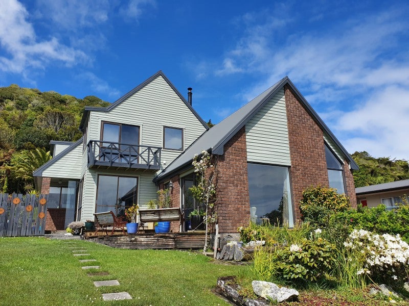13 Nolan Crescent, Karoro, Greymouth - Carousel 1