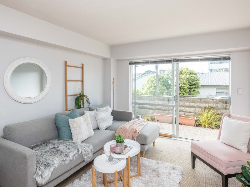 8B Finlay Terrace, Mount Cook, Wellington - Carousel 1