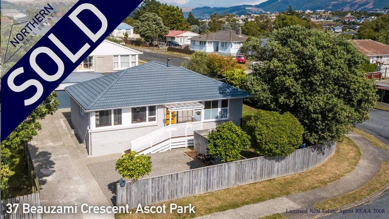 37 Beauzami Crescent, Ascot Park, Porirua - Carousel 1