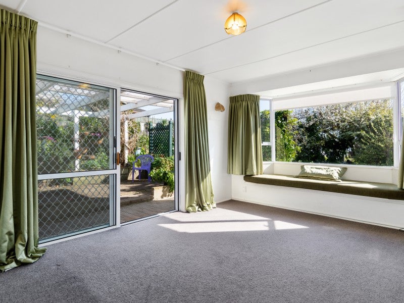1 Roderick Street, Otumoetai, Tauranga - Carousel 2
