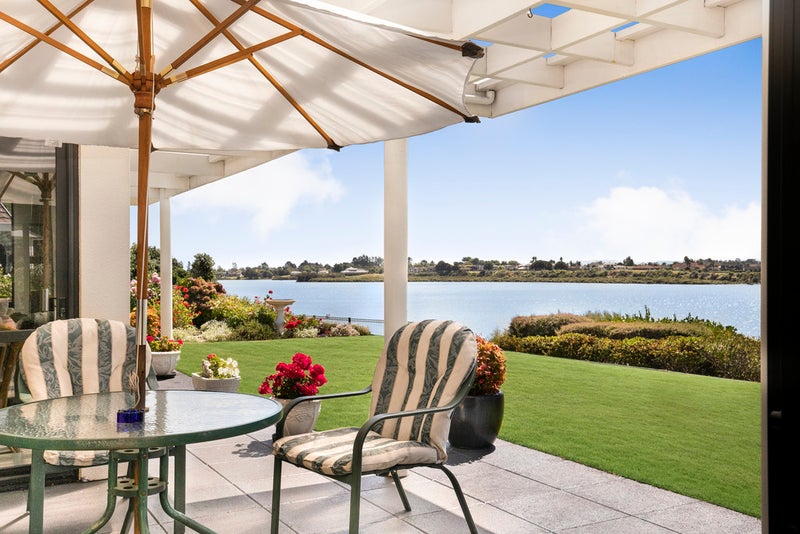 9 Tytus Place, Conifer Grove, Takanini - Carousel 1