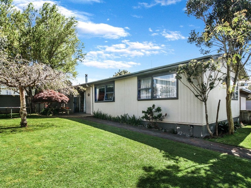 4 Benbow Place, Westown, New Plymouth - Carousel 1