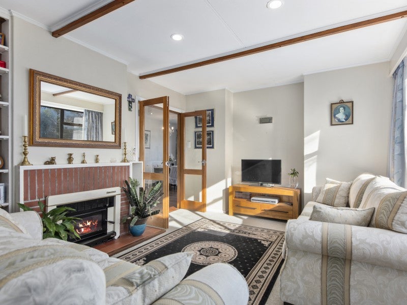 22 Wilson Grove, Normandale, Lower Hutt - Carousel 2