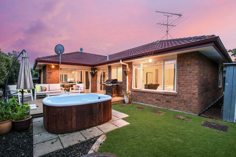 8 Rushbury Place, Randwick Park, Auckland - Carousel 2