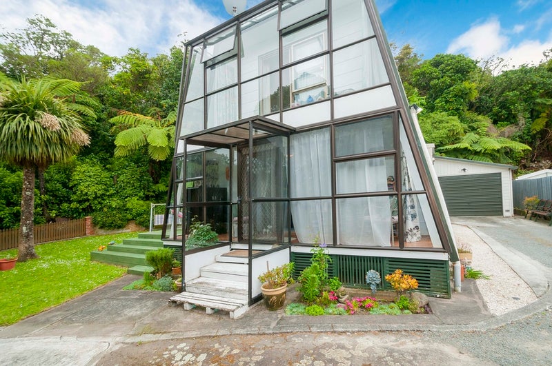 2/39 London Road, Korokoro, Lower Hutt - Carousel 1