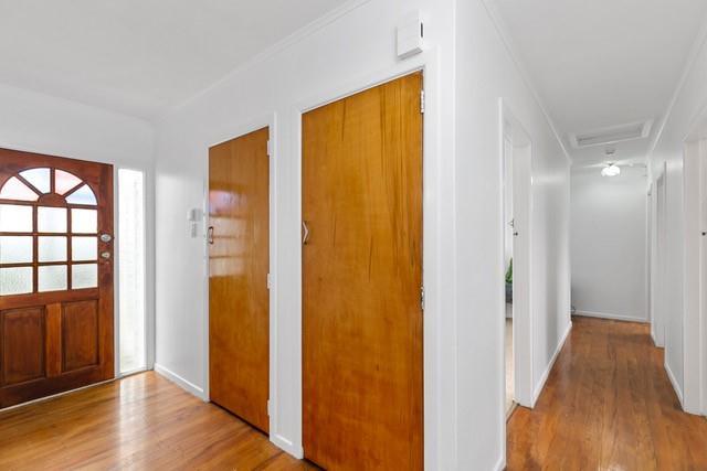 25 Brooker Grove, Newlands, Wellington - Carousel 10