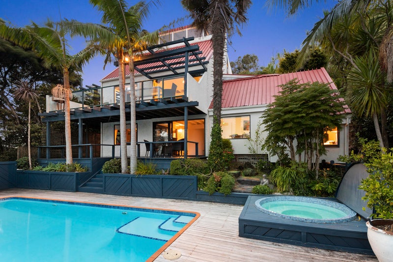 12 Amelia Place, Beach Haven, Auckland - Carousel 1