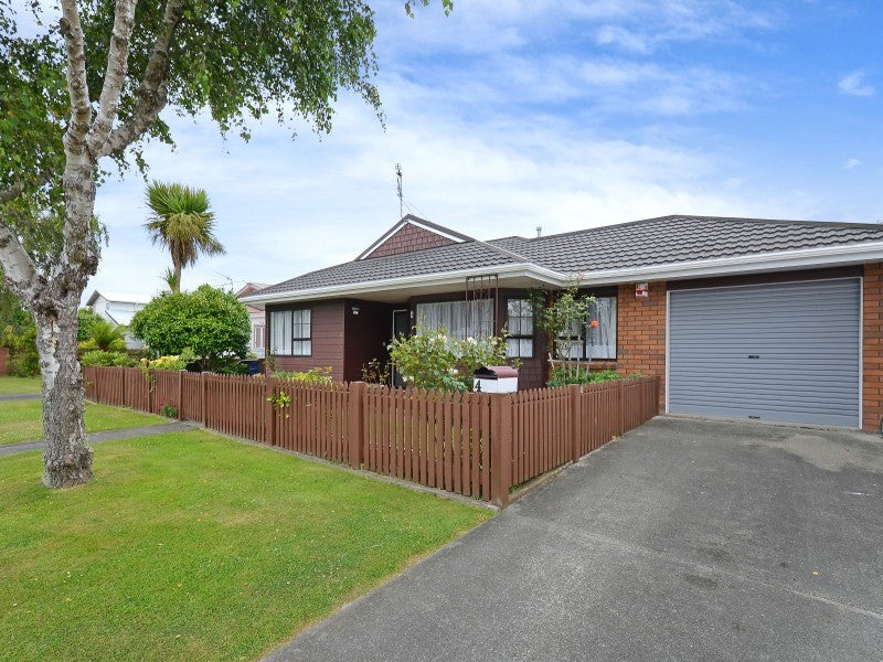 2/4 Cressy Street, Waterloo, Lower Hutt - Carousel 2