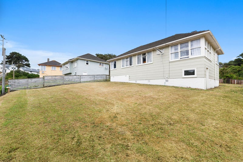 24 Thompson Grove, Ranui, Porirua - Carousel 1