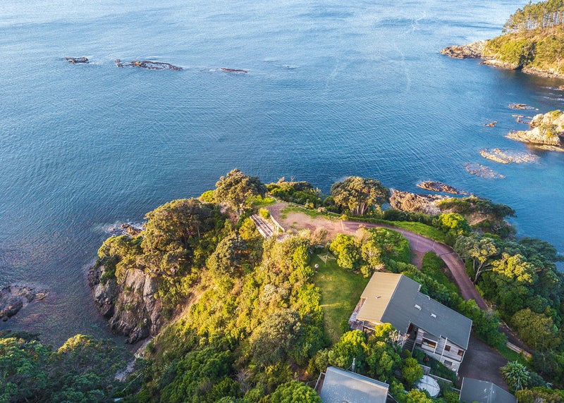 89 Great Barrier Road, Oneroa, Waiheke Island - Carousel 2