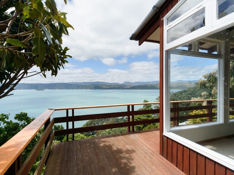 24 Napier Street, Karaka Bays, Wellington - Carousel 2