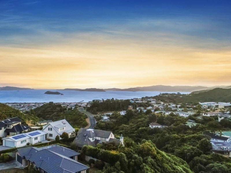 54 Cypress Drive, Maungaraki, Lower Hutt - Carousel 2