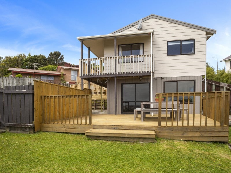 22 Staysail Place, Whitby, Porirua - Carousel 1