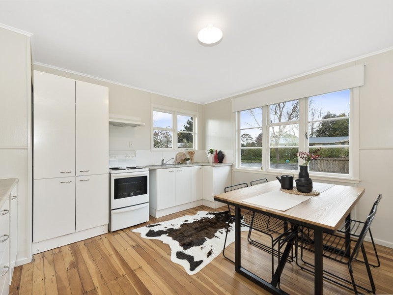 29 Barrie Crescent, Silverdale, Hamilton - Carousel 2