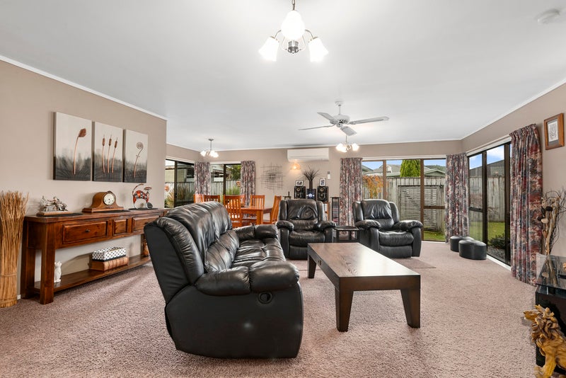 27 Memphis Grove, Totara Park, Upper Hutt - Carousel 2