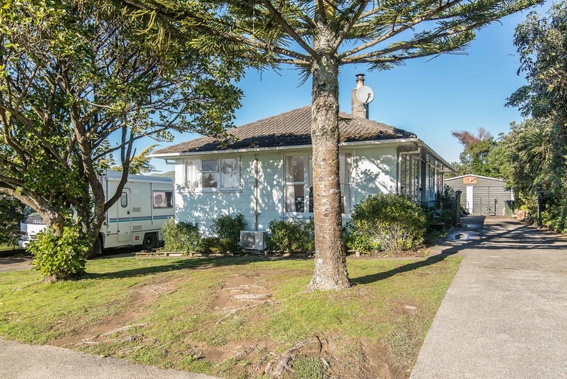 7 Caduceus Place, Ascot Park, Porirua - Carousel 1