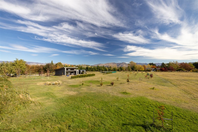 10 Lachlan Avenue, Wanaka - Carousel 1