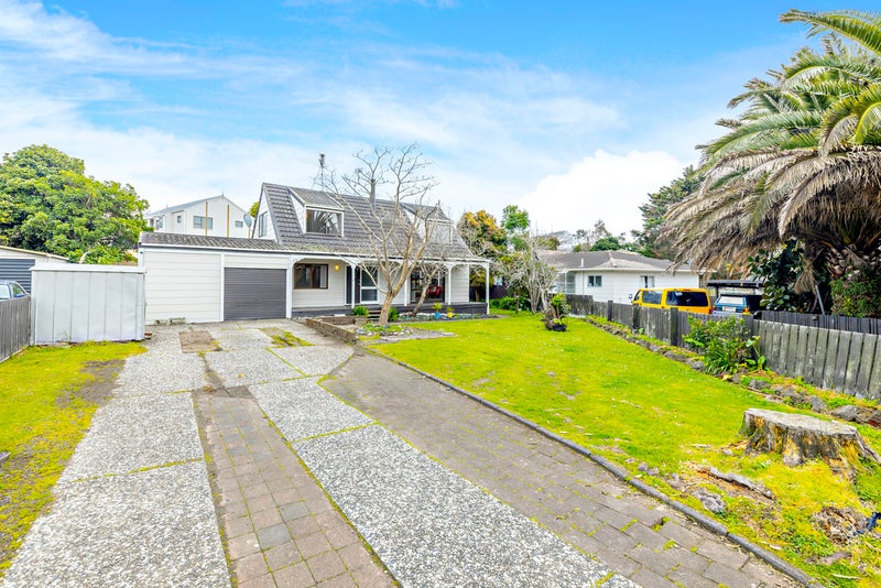 11 Slim Place, Clendon Park, Auckland - Carousel 1