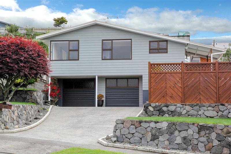 4 Carlton Terrace, Westown, New Plymouth - Carousel 2