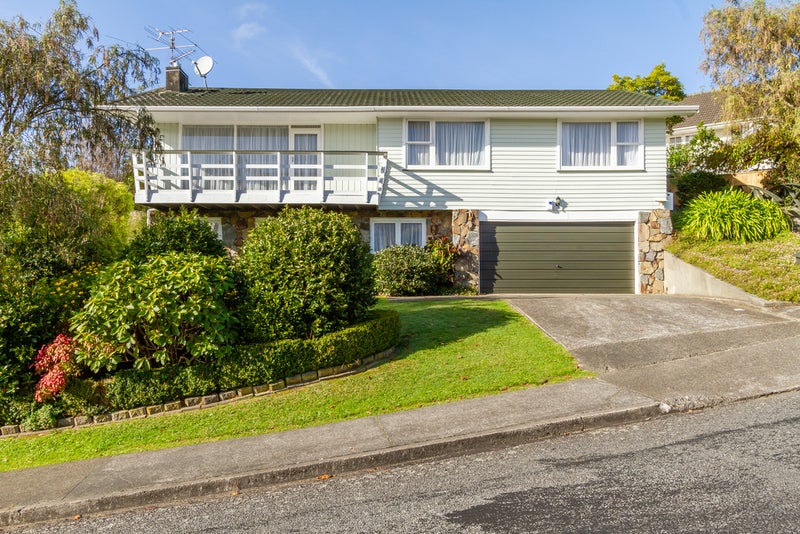 17 Sunbrae Drive, Silverstream, Upper Hutt - Carousel 1