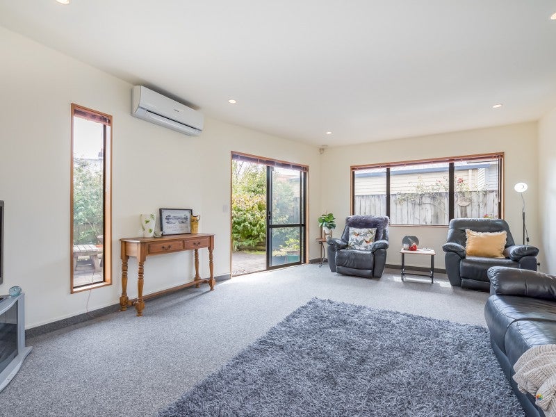 2/14 VINCENT ST, WATERLOO, LOWER HUTT - Carousel 2