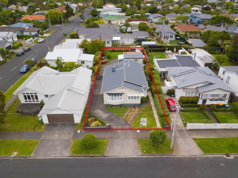 27 Moa Road, Point Chevalier, Auckland - Carousel 24