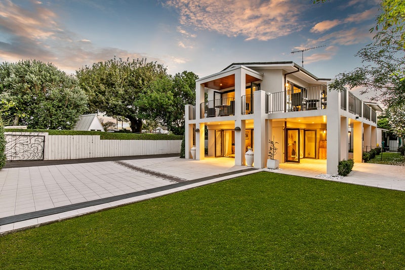 54A Marine Parade, Mellons Bay, Auckland - Carousel 1