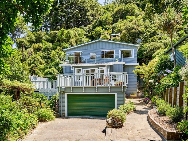 37 Kotari Road, Days Bay, Lower Hutt - Carousel 1