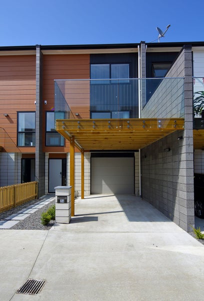 20 Meritage Lane, Te Atatu South, Auckland - Carousel 1