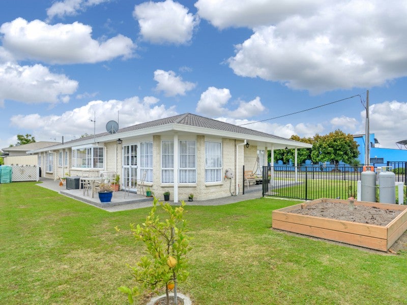 227 Tudor Avenue, Mayfair, Hastings - Carousel 2